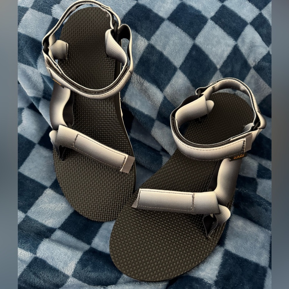 Teva women’s 9 sandals